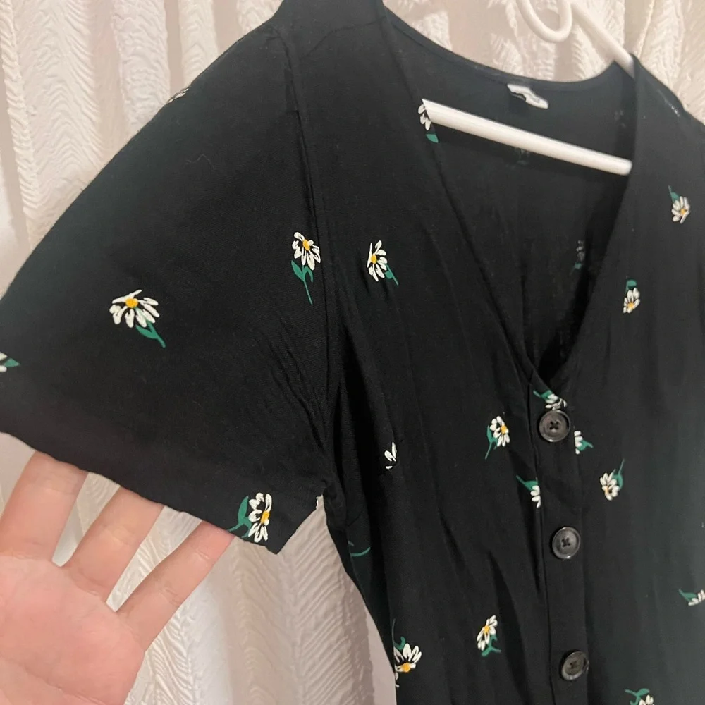 BLACK FLORAL BUTTON DOWN FEMININE DRESS SIZE SMALL OLD NAVY - Picture 4 of 6